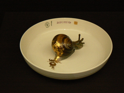 Animal bowl with snail