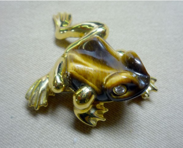 tiger eye and gold frog brooch