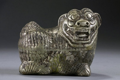 Antique chinese charved silver box and cover, lion